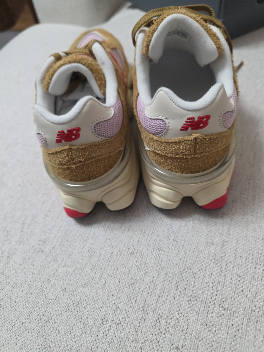 New Balance 9060 4.5 Y NEW Chunky Runner Sneakers in Tan, Pink & Red - Picture 3 of 6
